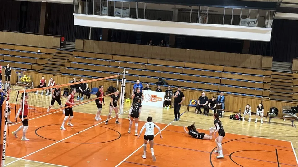 Read more about the article Výhra volejbalistiek v piatich setoch