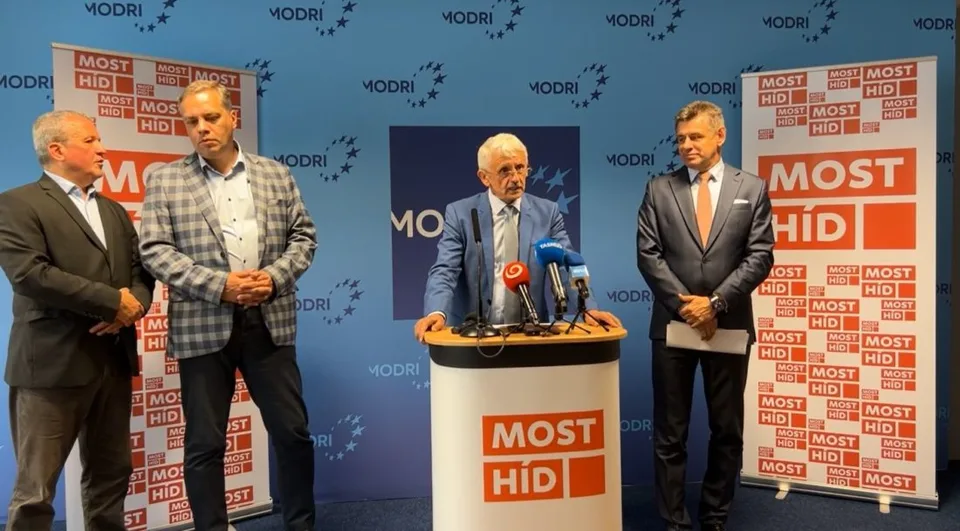 Read more about the article VIDEO: Modrí a Most-Híd: Stáť na strane Ukrajiny nemá automaticky znamenať nenávisť voči Rusku