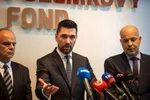 Na tlačovej konferencii minister pôdohospodárstva a rozvoja vidieka SR Richard Takáč, generálny riaditeľ SPF Richard Šmídaa jeho námestník Rastislav Juhár