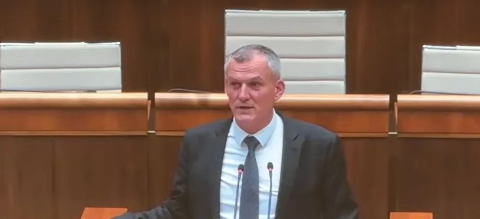 Read more about the article VIDEO Rokovanie o STVR: Malatinec chce, aby Slovenská televízia vysielala programy pre krajanov