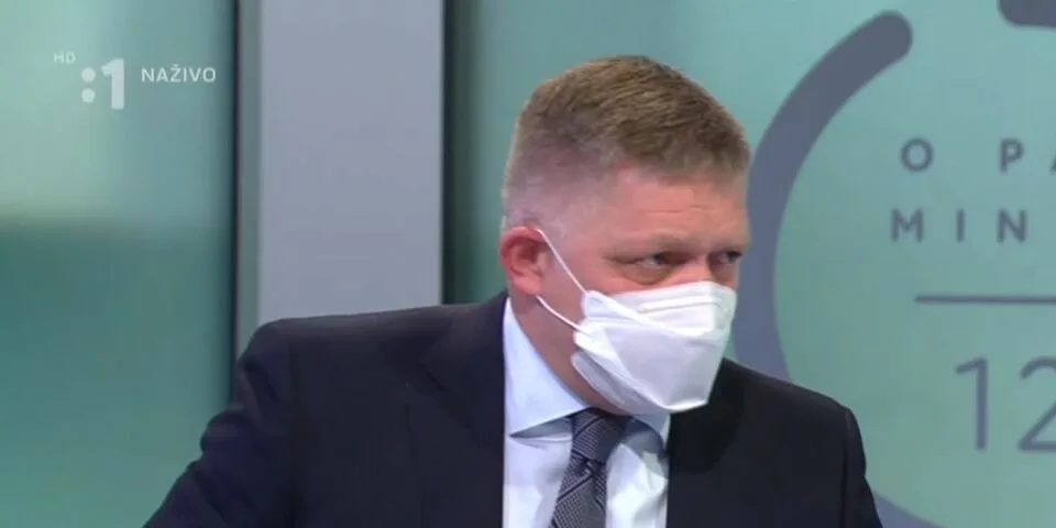 You are currently viewing Fica do biela vytočil moderátor otázkou o očkovaní: Schytal to aj Šeliga!
