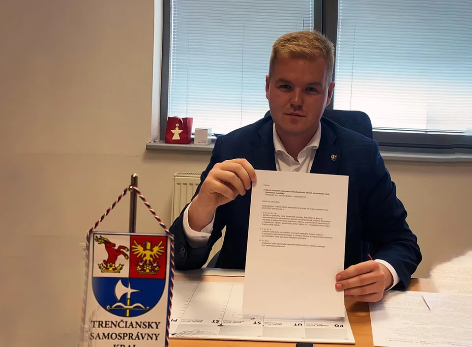 Read more about the article Trenčianska župa odsúdila atentát na predsedu vlády. Bartek: Bagatelizovanie tohto skutku je neprijateľné!