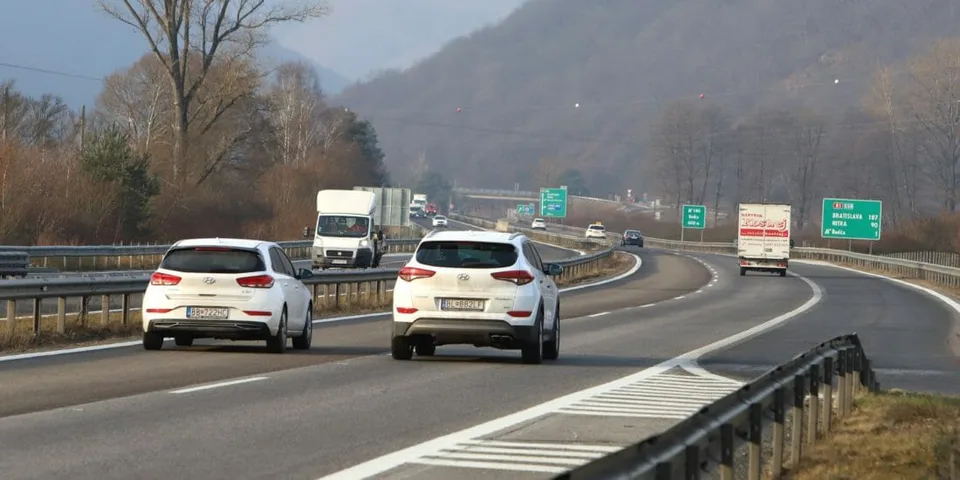 Read more about the article NDS upozorňuje na obmedzenia na D1 a rýchlostných cestách R1 a R2