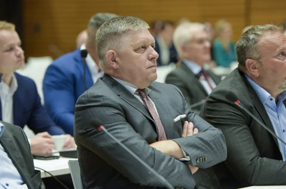 Read more about the article VIDEO Fico: Samosprávy potrebujú okamžitú pomoc, odmietam sa pozerať na tieto špinavosti!