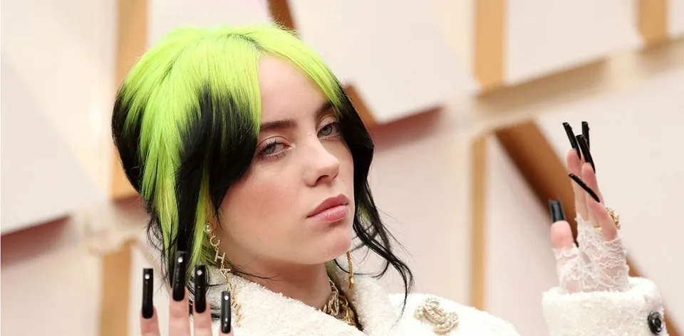 Read more about the article Jedna fotka a toľko nenávisti: Billie Eilish ukázala reálnu postavu