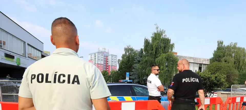 Read more about the article Prvé výjazdové rokovanie ministrov po atentáte: V Rimavskej Sobote hliadkujú desiatky policajtov