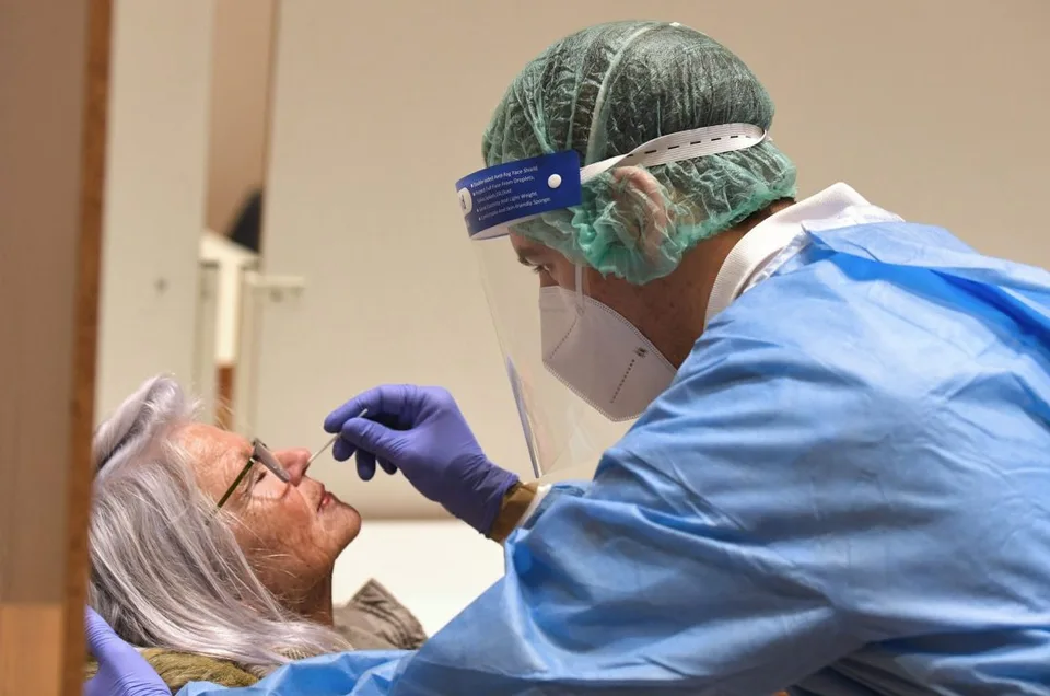 Read more about the article Na Mikuláša pribudlo tisíce nových prípadov. Počet obetí pandémie presiahol 15-tisíc!
