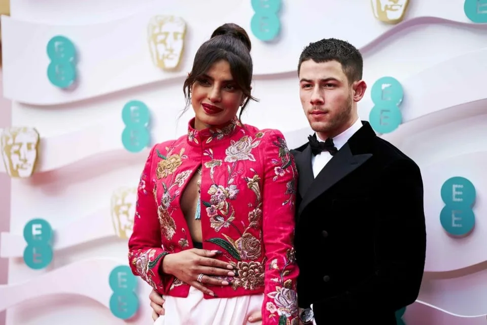Read more about the article Žiaden rozchod sa nekoná. Priyanka Chopra a Nick Jonas sa stali rodičmi