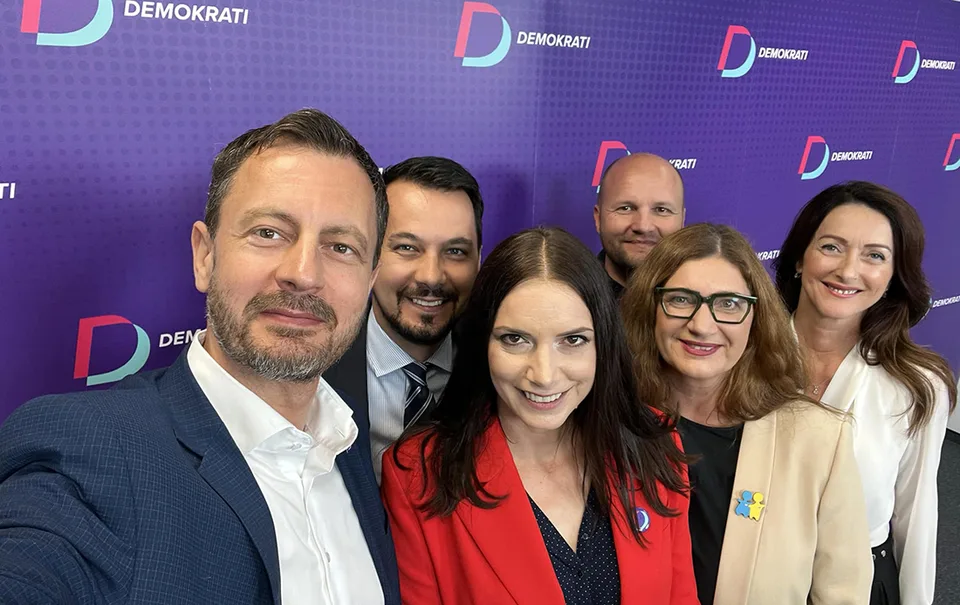 Read more about the article Aj Demokrati naplno kampaňujú. Heger: Cestujeme po Slovensku. Ak nás uvidíte, neváhajte sa pristaviť!
