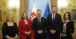 Remišovej strana ďakuje Hegerovi
