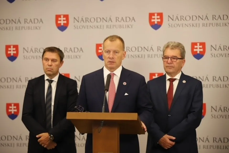 Read more about the article VIDEO SME RODINA žiada vládu o zastavenie zonácie NP: Celé je to o obrovskom biznise, aby zarobila určitá skupina ľudí