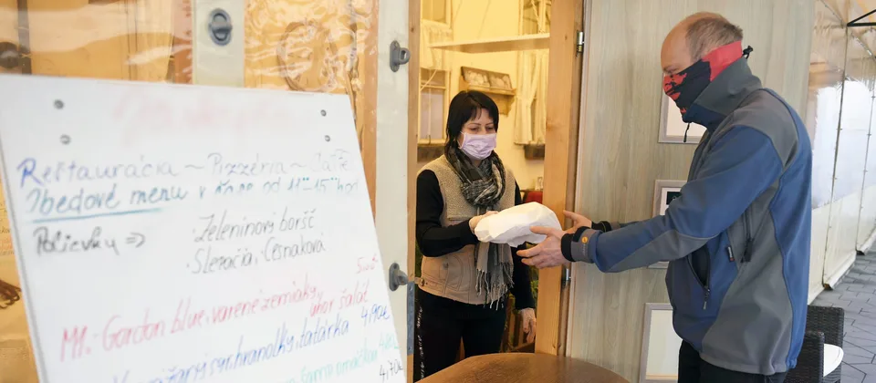 Read more about the article Za ľudí: Ak zatvoríme prevádzky, musíme to kompenzovať