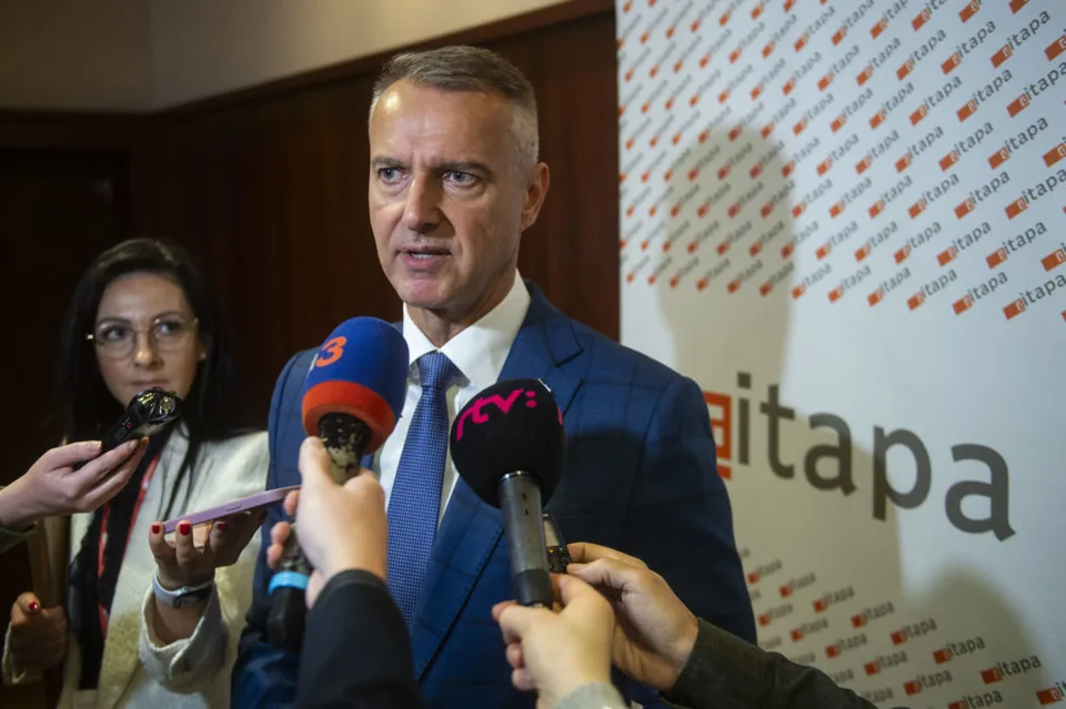 Read more about the article Štáty EÚ sa dohodli na prísnejších podmienkach pri používaní AI. Rašiho rezort priniesol podrobnosti!