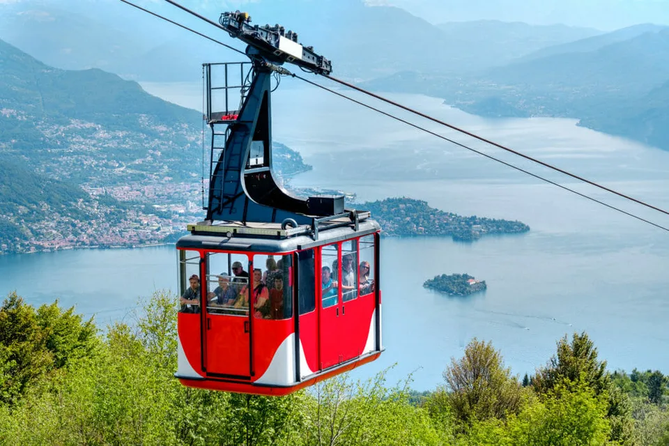 Read more about the article VIDEO Chýbalo len pár metrov! Desivé zábery pádu lanovky, pri ktorom zomrelo 14 ľudí