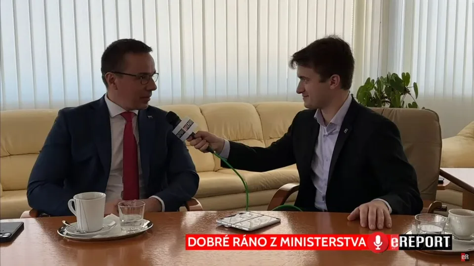 Read more about the article VIDEO Erik Tomáš: PS a SaS nehlasovali za 13. dôchodok. Mladých chceme udržať na Slovensku