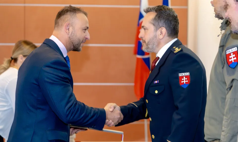 Read more about the article Minister vnútra udelil vyznamenania a ocenenia príslušníkom Útvaru osobitného určenia PZ