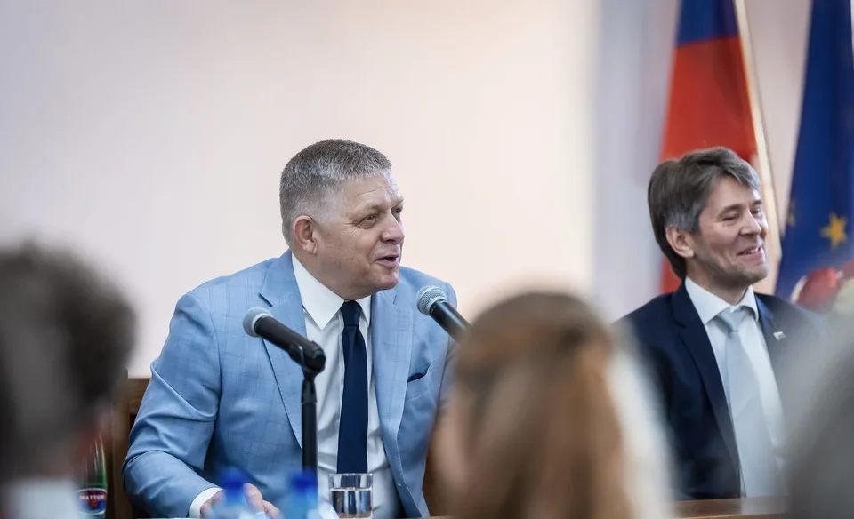 Read more about the article Fico diskutoval so študentmi v Bardejove. Mladých zaujímala V4, migrácia aj zvládanie budúcich kríz