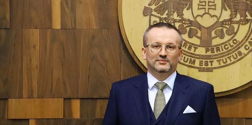 Read more about the article Náhrada za Pčolinského: Nový šéf SIS dostal od vlády zelenú