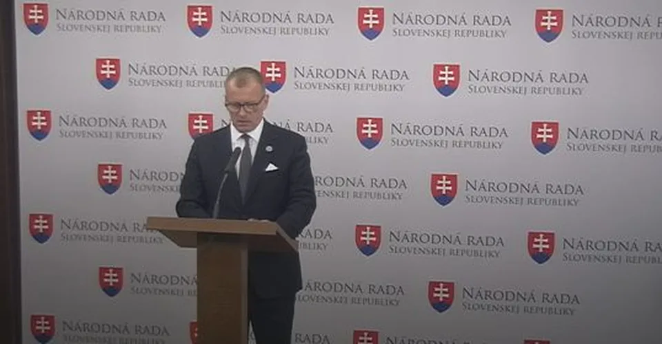 Read more about the article VIDEO: MIMORIADNE VYJADRENIE: Kollár odmieta vyjadrenia Richterovej! Je za tým kampaň?