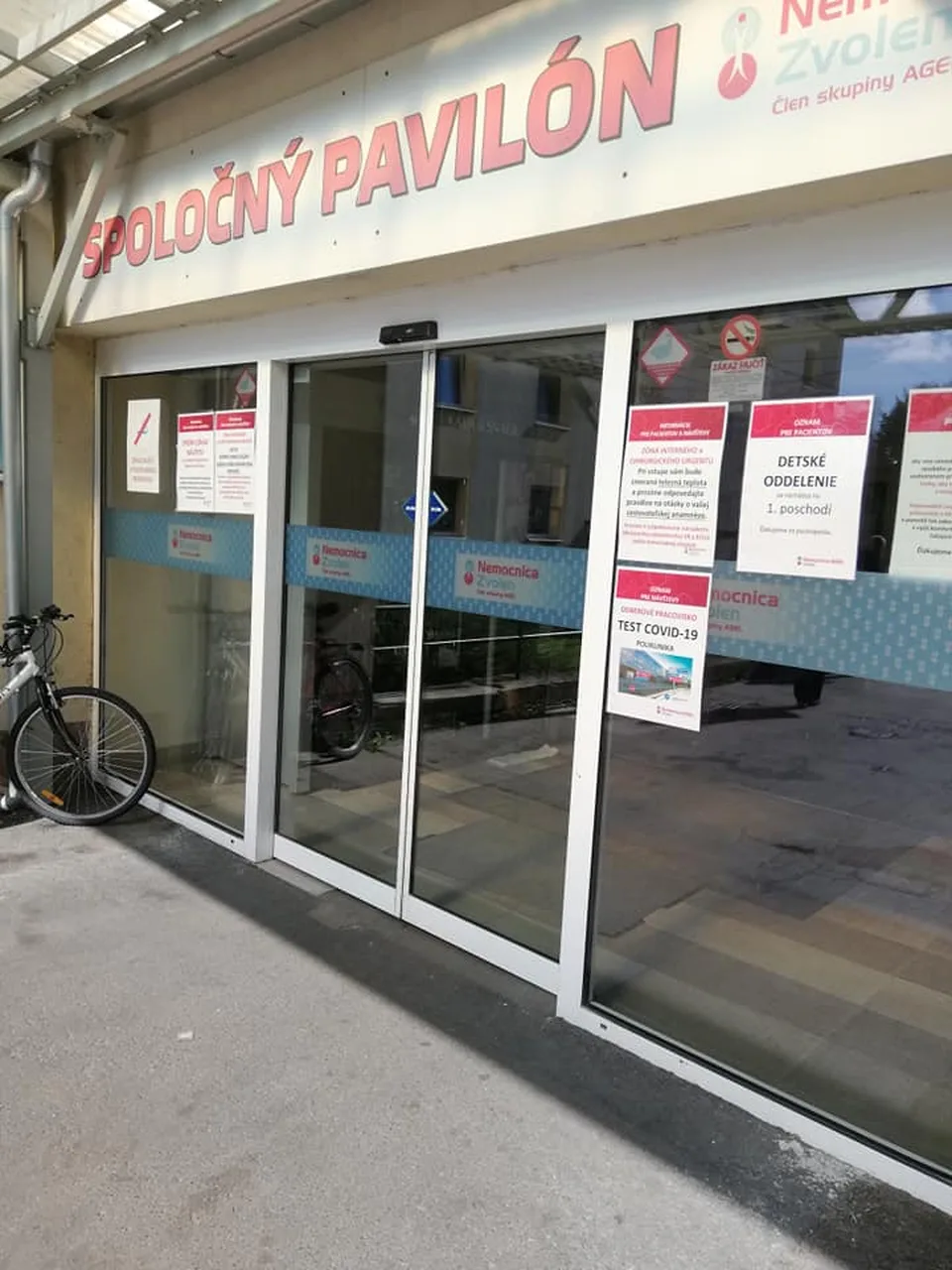 Read more about the article Pred vstupom do zvolenskej nemocnice kontrolujú ľudí vojaci