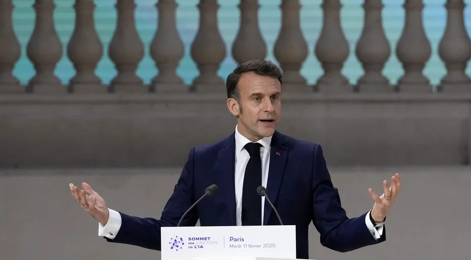 Read more about the article Politické gestá, ktoré zaskočili svet: Macronova ignorácia lídrov na summite AI v Paríži