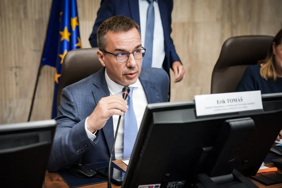 Read more about the article Rodičovský dôchodok sa už vypláca. Minister Erik Tomáš predstavil elektronický účet poistenca Sociálnej poisťovne
