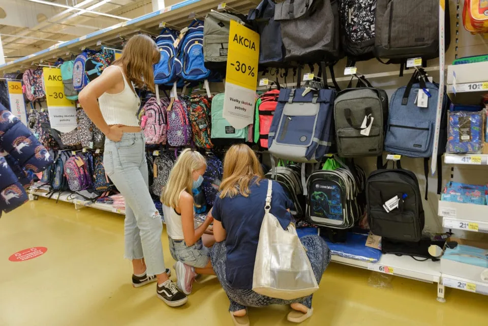 Read more about the article Koniec prázdnin sa nezadržateľne blíži. Rodičia pozor pri výbere školskej tašky, dieťaťu môže aj zničiť zdravie!