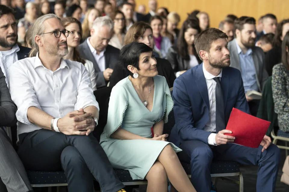 Read more about the article Progresívci vytiahli silné témy: Afroamerickí gay a lesbickí kandidáti, či adopcie pármi rovnakého pohlavia!