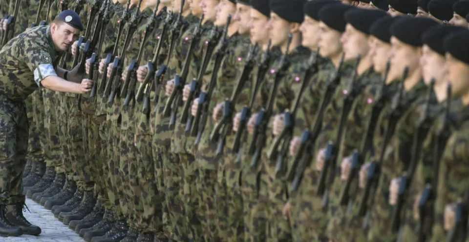 Read more about the article Švajčiarsko nasadilo armádu na pomoc v boji proti covidu