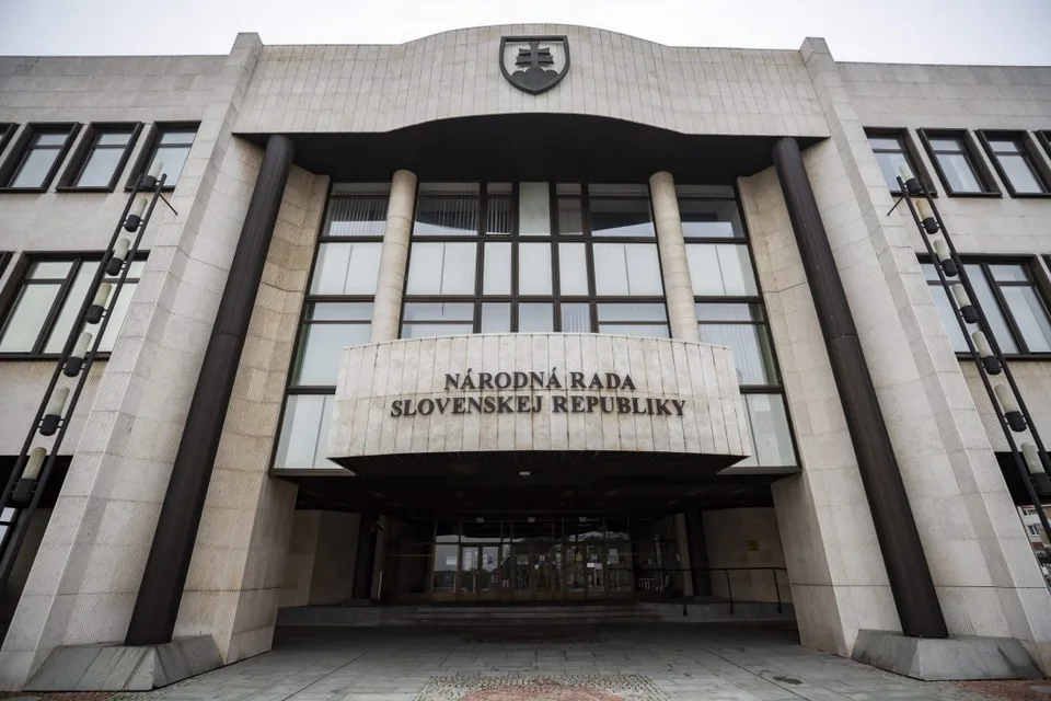 Read more about the article PRIESKUM Ako by dopadli parlamentné voľby? Pozrite si aj to, ako by hlasovali ľudia v krajoch!