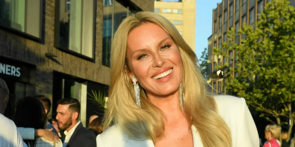 Read more about the article Simona Krainová opäť dráždi v bikinách: K behu pridala ďalší šport!
