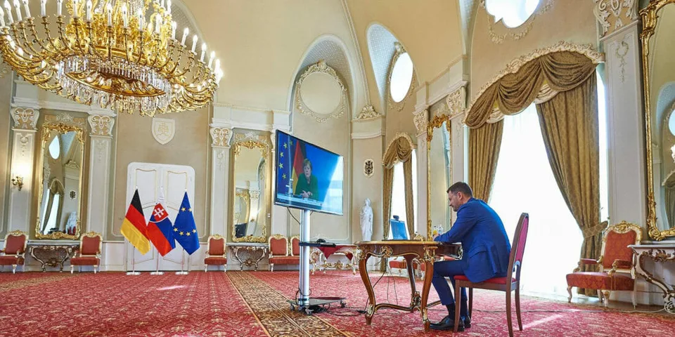 Read more about the article FOTO Heger hovoril s Merkelovou. Riešili aj otázky súvisiace so vzťahom k Rusku