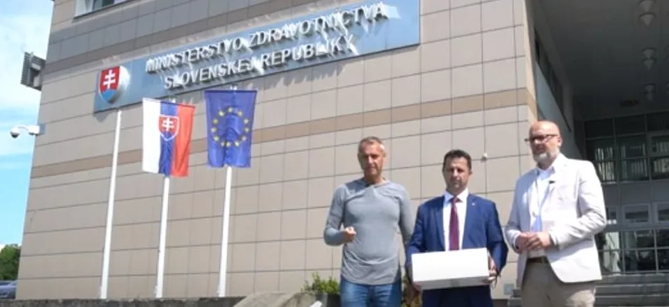 Read more about the article VIDEO HLAS: Zrušiť detskú pohotovosť v Medzilaborciach je absurdné! Rodičia s chorými deťmi pôjdu k lekárovi o hodinu dlhšie