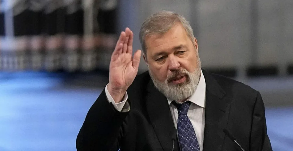 Read more about the article Šéfredaktor denníka Novaja gazeta: Celé kupé poliali olejovou farbou s acetónom. Strašne ma štípu oči