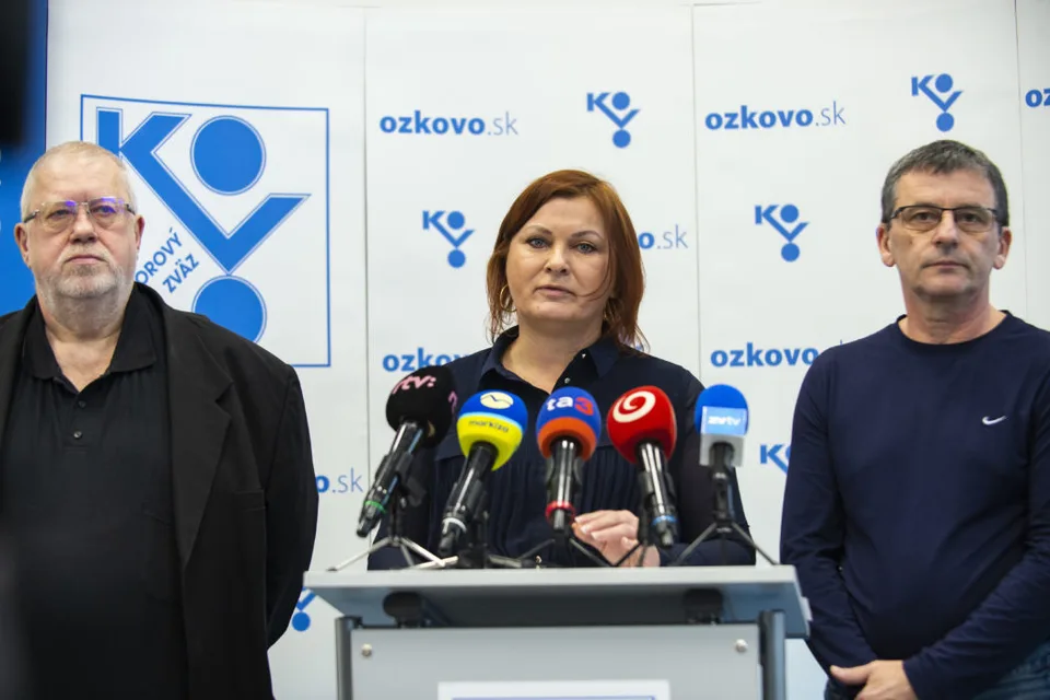 Read more about the article Odborári vyzývajú vládu: Na čo ešte čakáte? Pandémia skončila a s ňou aj mimoriadna situácia!