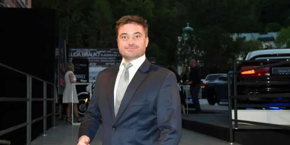 Read more about the article Biznisman a hotelier Rattaj rozzúrený do biela: Vládne tu chaos, opatrenia na hraniciach nemajú hlavu ani pätu!