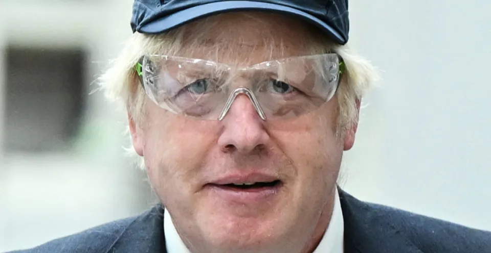 Read more about the article Odstupuje, tak kašle na Britov? Johnson čelí novej kritike: Je na jednom veľkom večierku!