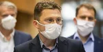 V popredí šéf Lekárskeho odborového združenia Peter Visolajský.