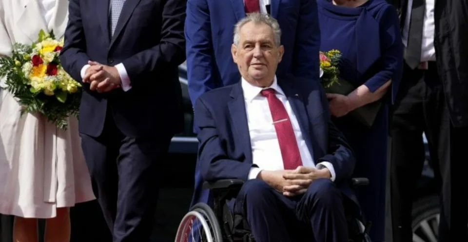 Read more about the article Zeman nepôjde na pohreb Alžbety II.: Poprosil som Fialu, aby sa zúčastnil. Mám dieru v bruchu kvôli sonde