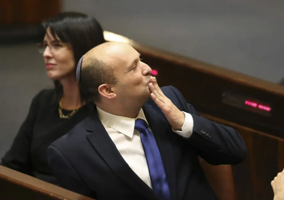Read more about the article Poslanci v Izraeli schválili novú vládu Naftaliho Bennetta