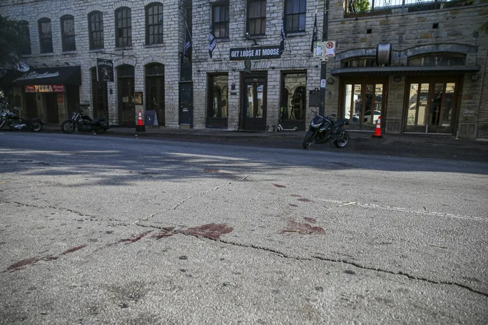 Read more about the article Muž zomrel po streľbe v centre Austinu, kde utrpelo zranenia 14 ľudí