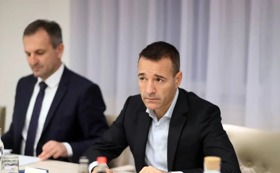You are currently viewing Minister Drucker vyzdvihol povinné MŠ od troch rokov, Majerský to kritizoval