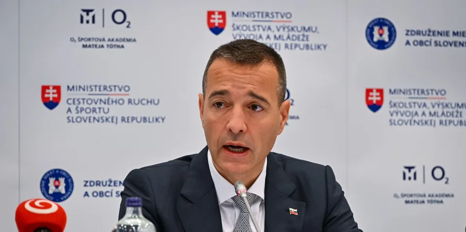 Read more about the article Drucker vzdal poctu vedcovi Jaromírovi Pastorekovi, ktorý zomrel po ťažkej chorobe