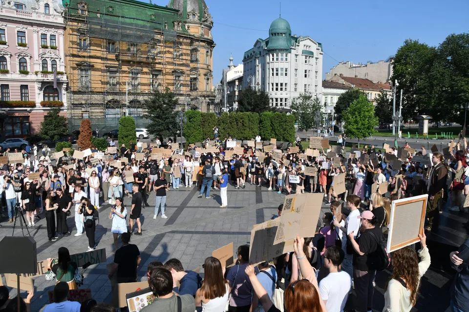 Read more about the article Ukrajinci vyšli do ulíc! Protestovali proti Zelenského krokom