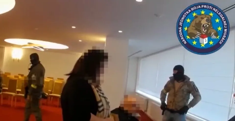 Read more about the article VIDEO Zásah protimigračnej jednotky v Šali! Udrela na svadobnom obrade. Sobáš nemal spečatiť lásku