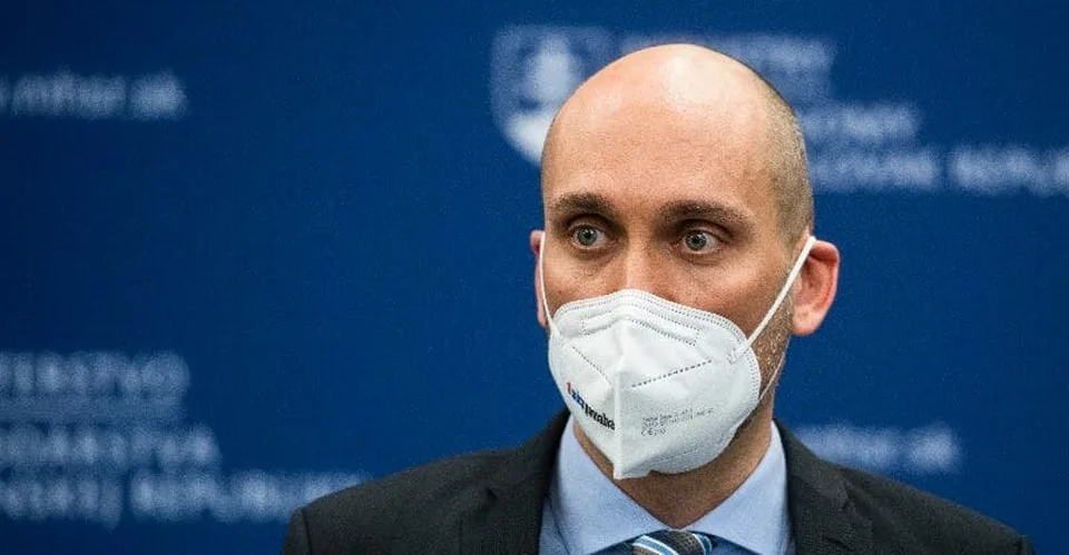 Read more about the article Sulíkove ministerstvo prekvapuje: Štátny tajomník by si tak rád pokecal s Ficom!