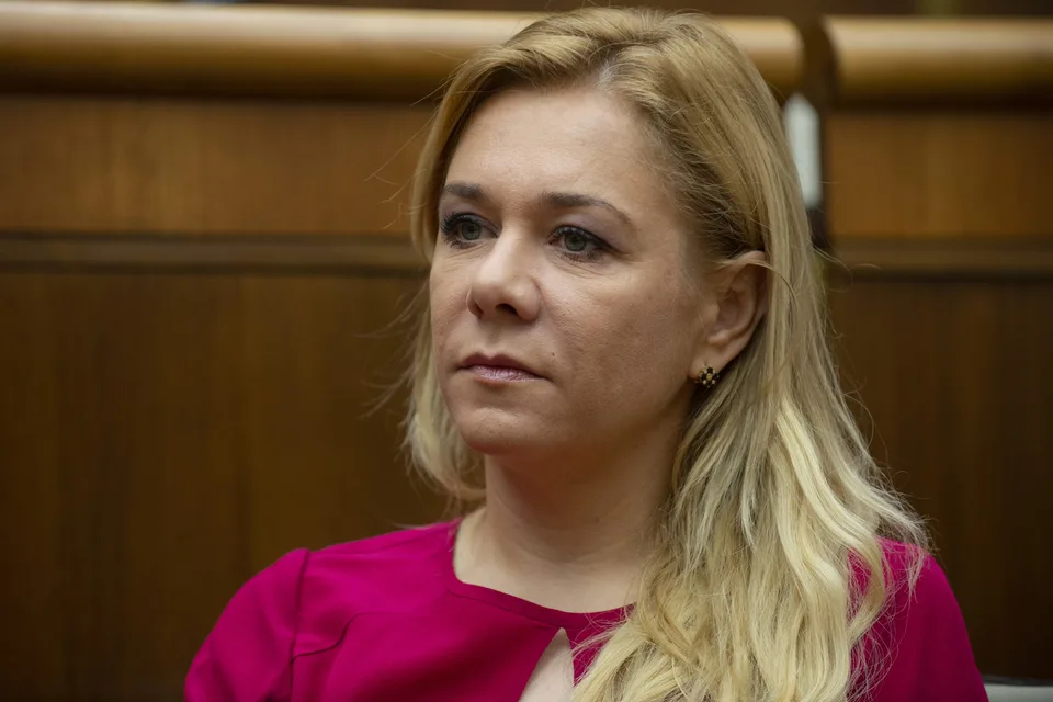 Read more about the article Nevyriešili vojnu policajtov! Sami sú jej príčinou. Myslí si exministerka Saková