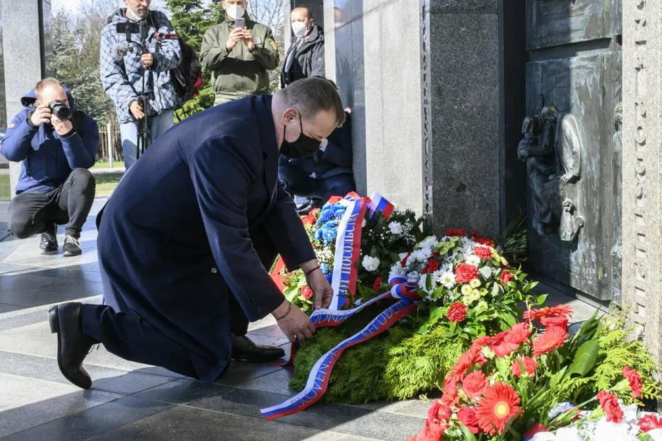 Read more about the article FOTO Politici si pripomenuli oslobodenie Bratislavy: Rozmáhajú sa tu rôzne neonacistické organizácie