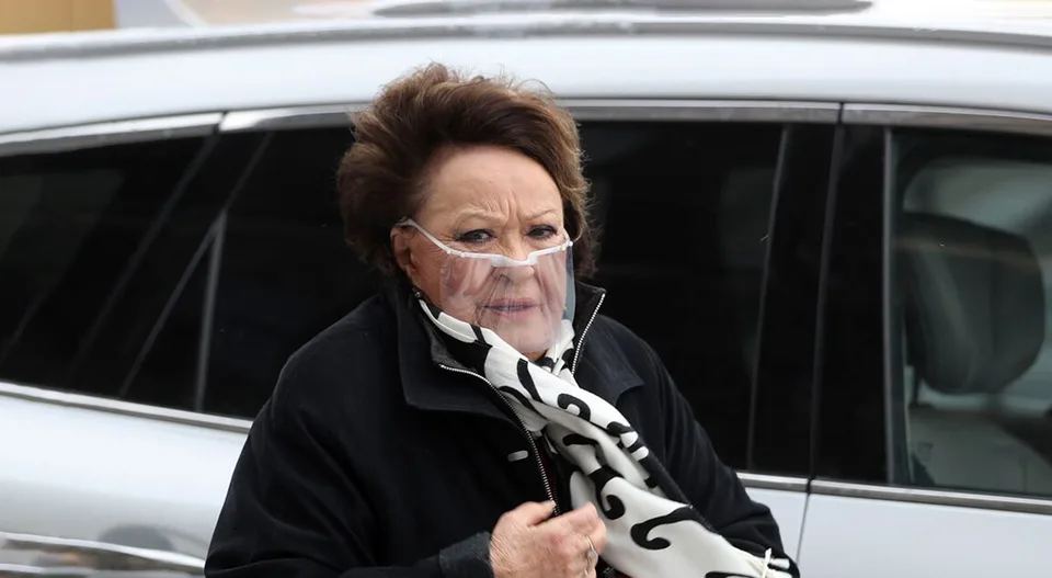 Read more about the article Jiřina Bohdalová skončila v nemocnici: Česká herečka má problémy s chrbticou!