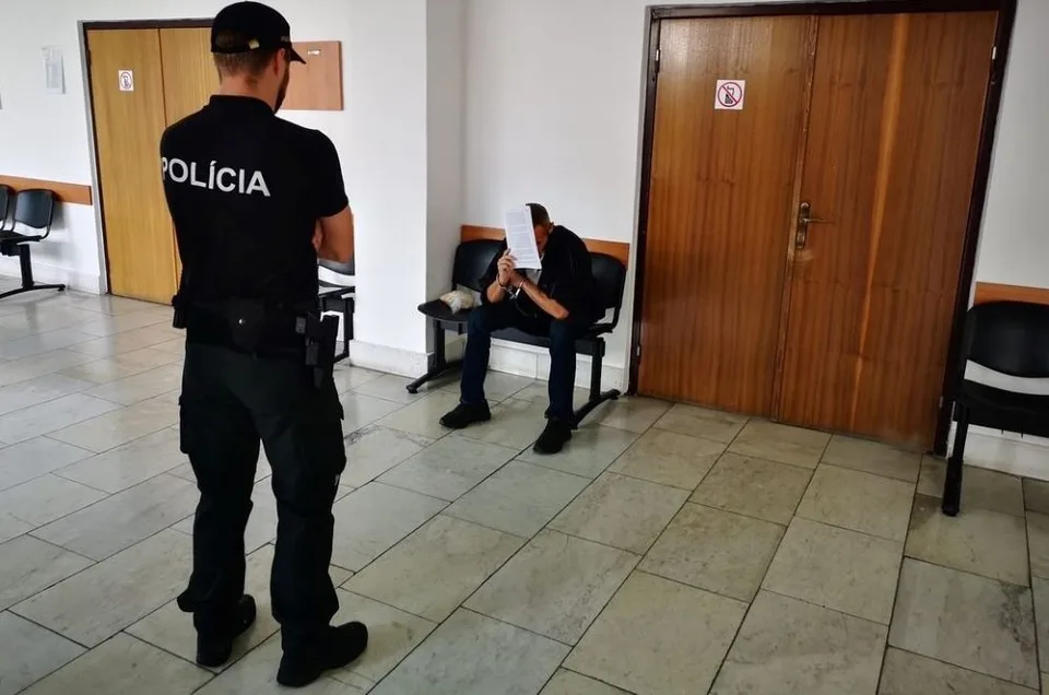 Read more about the article TOTO je láska?! Opilec sa vyhrážal družke a udieral ju po hlave tĺčikom na mäso